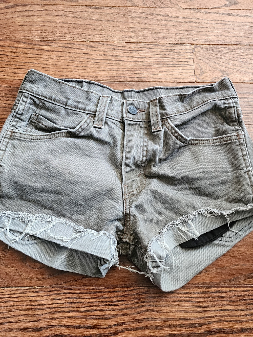 Levi Strauss 511 Grey Cut-Off Denim Shorts Women's Size 29 Distressed Raw Hem